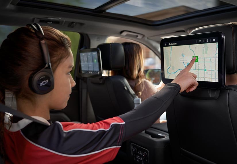 VC-Sml-Feature-825x570-22-Suburban-seamless-infotainment